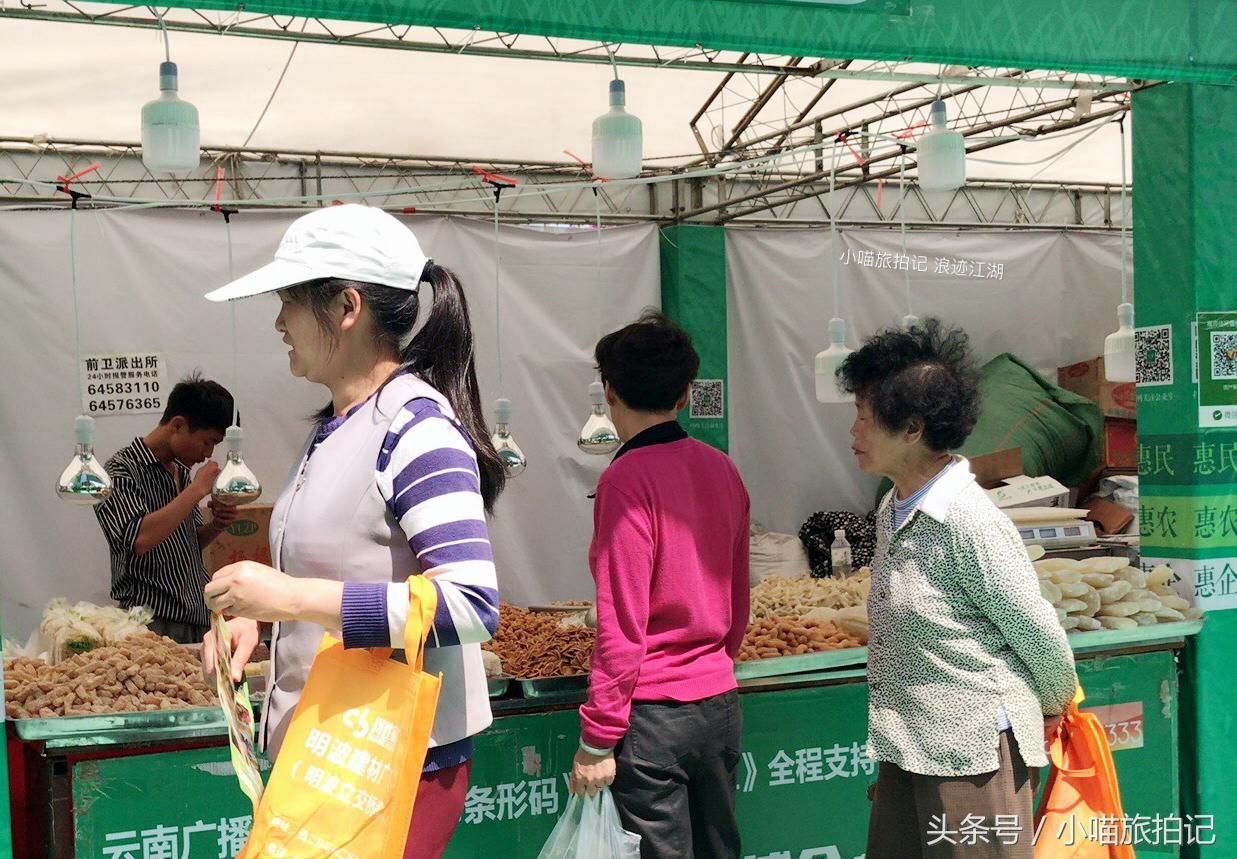 實拍：云南昆明小集市，看到非洲人賣防曬霜